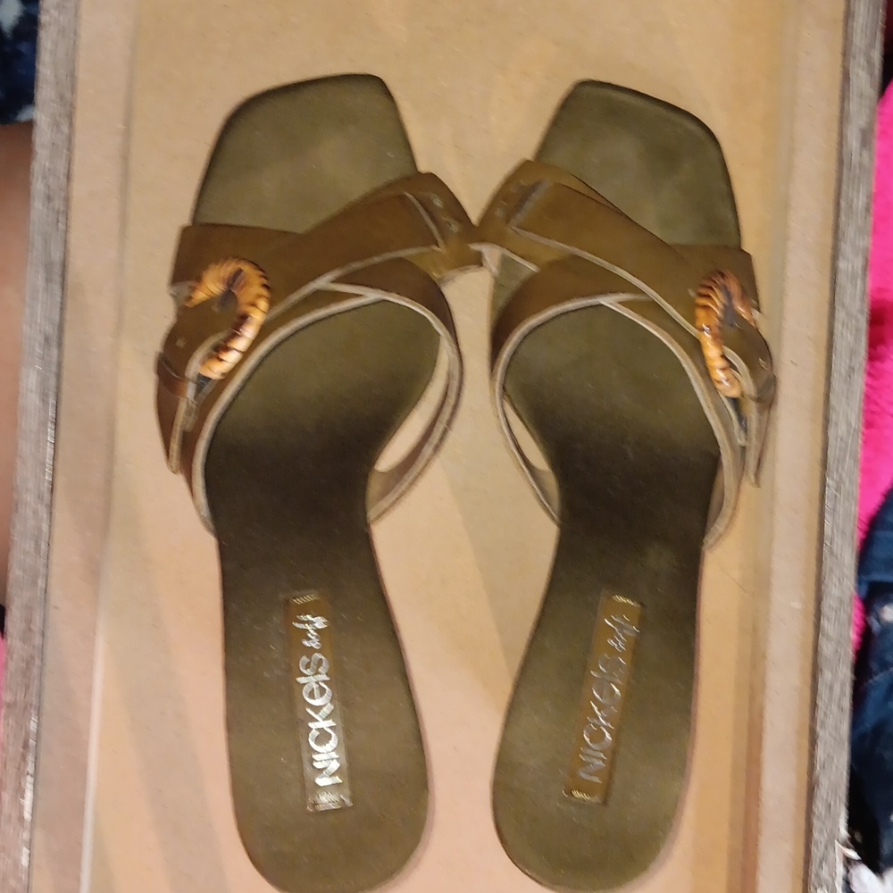 Nickels soft leather upper, olive color and wooden wedge size 7.5 women